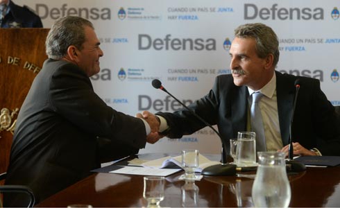 La SRT y el Ministerio de Defensa firman convenio para mejorar condiciones laborales