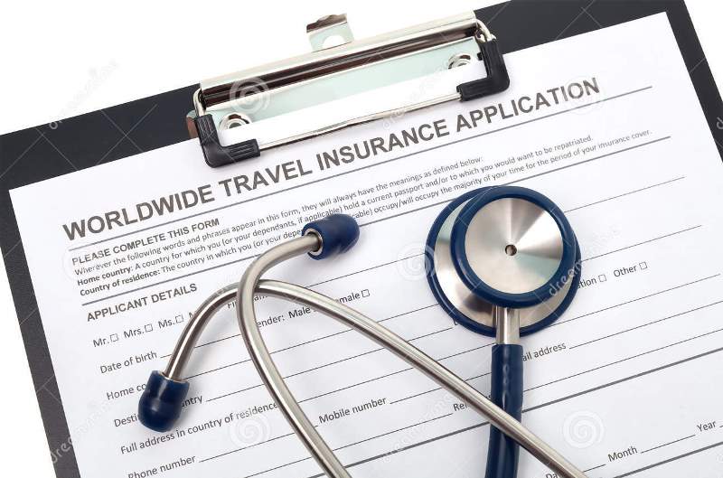 Recomiendan contratar un seguro médico antes de viajar