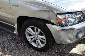 Mandó el auto a lavar y se lo chocaron: el seguro deberá pagar los daños