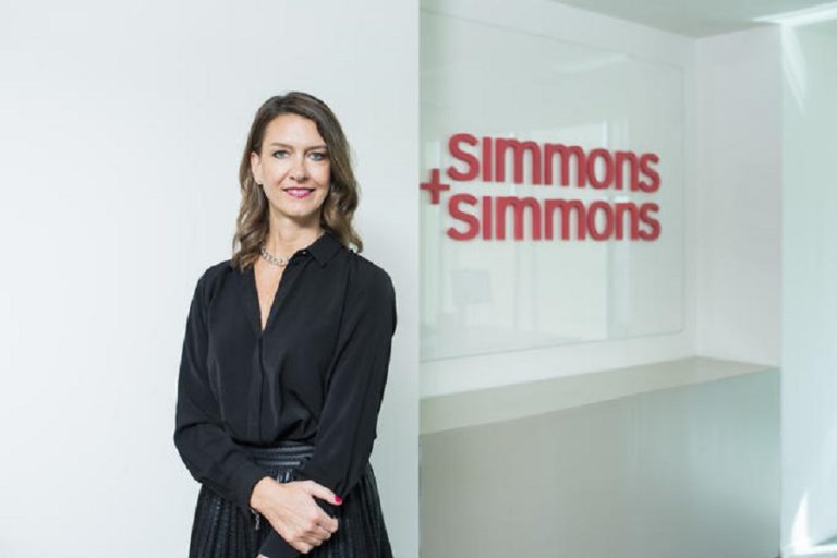 Simmons & Simmons Madrid se agranda: incorporó a la abogada Olivia Delagrange